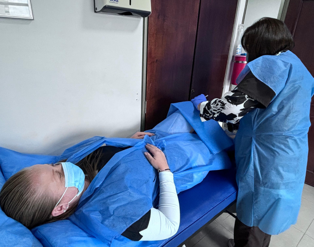 La Dra. Carolina Held es egresada de la Universidad Javeriana y especialista en medicina física y rehabilitación de la Universidad Militar Nueva Granada. Su sólida formación académica y experiencia en instituciones públicas y privadas la posicionan como una de las referentes en fisiatría en Colombia.
